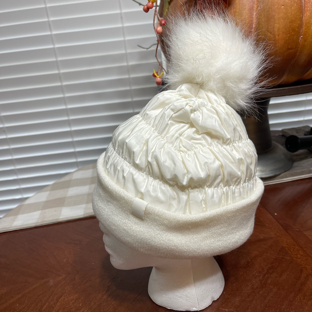 Skora puffer knit beanie hat cap faux fur Pom ball